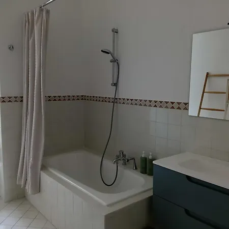 Venera Charming House Апартаменти *