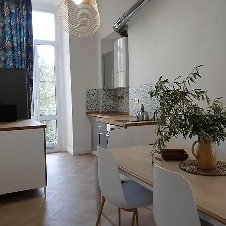 Venera Charming House Апартаменти