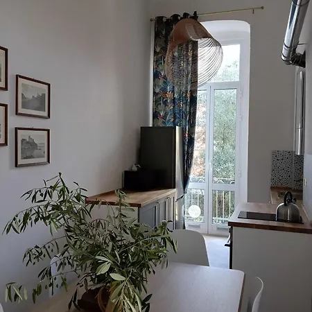 Апартаменти Venera Charming House *